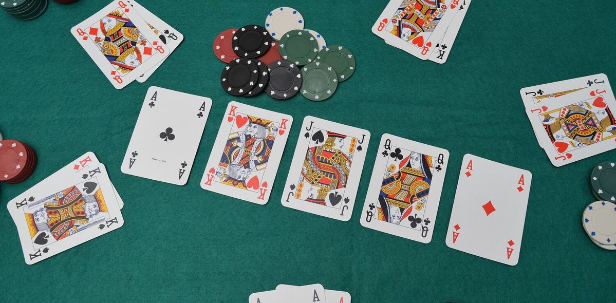 CasinoBee کیسینو میں پوکر گیمز